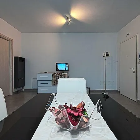 Apartment Hangar